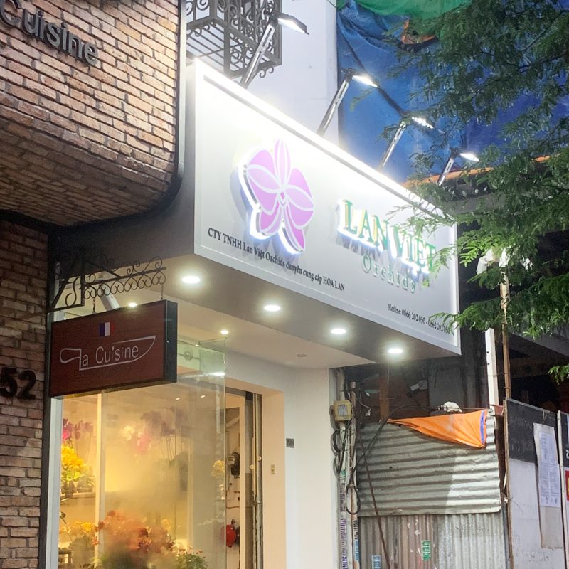 thi công bảng hiệu cửa hàng